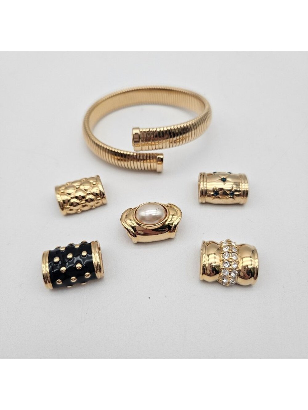Joan Rivers Gold Tone Omega Bracelet With 5 Interchangeable Magnetic Charms